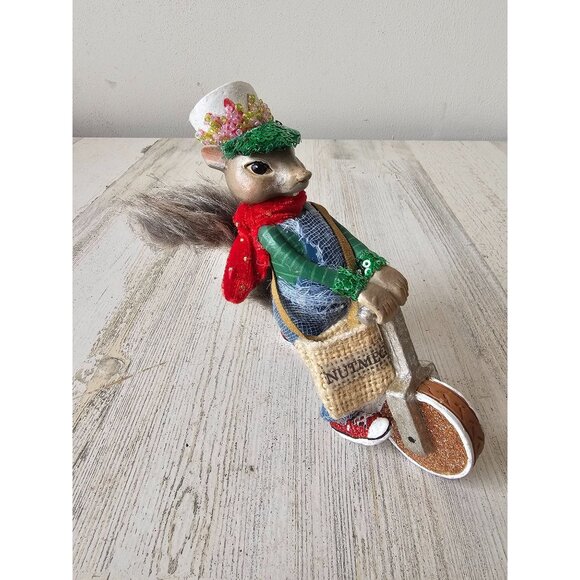Grandin road Sugarplum sammy Squirrel nutmeg gardener farmer statue figurine Xma - Picture 1 of 10